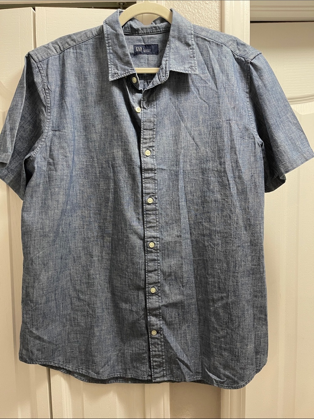 GAP Men's Short-Sleeve Chambray Button-Down Shirt - Denim Blue